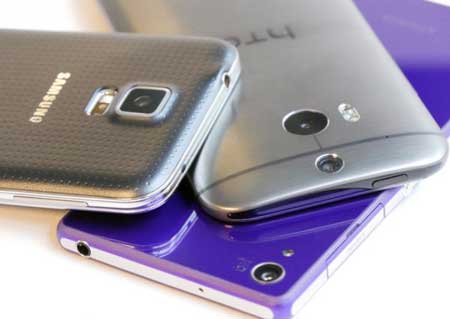 مقارنة شاشة هواتف Galaxy S5 و HTC M8 و Xperia Z2