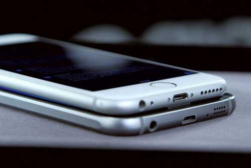 سامسونج تقلد آبل: جالاكسي S6 ليس سوى أيفون جديد