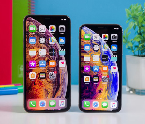 هاتفا iPhone XS و XS Max يعملان بشاشات OLED