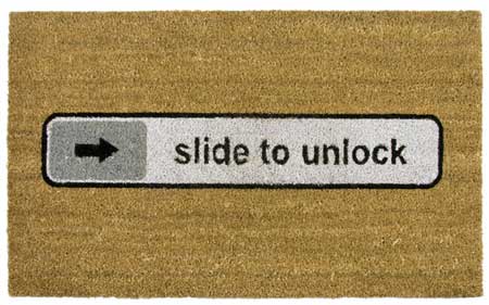 عبارة Slide to unlock على سجادة الدخول الى البيت