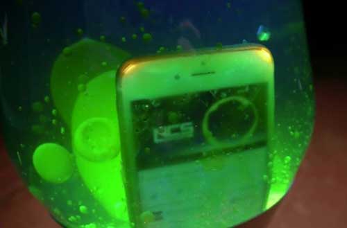 فيديو: اختبار وضع أيفون 6 ذهبي داخل مياه ساخنة