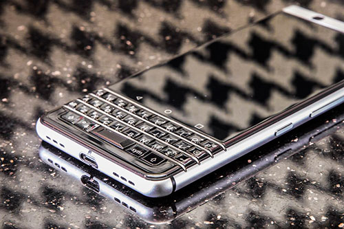 هذا هو هاتف BlackBerry Mercury الجديد !