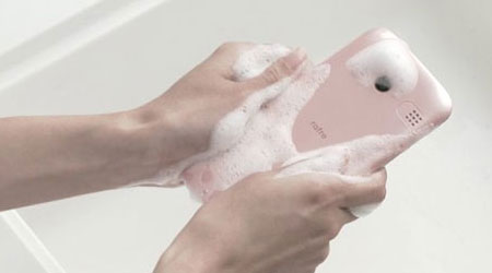 هاتف Kyocera rafre - هاتف ذكي يمكن غسله بالماء و الصابون !