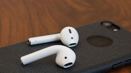 سماعات Apple AirPods أكثر السماعات اللاسلكية مبيعاً رغم الانتقادات !