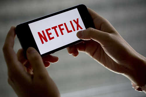 هل تستحوذ آبل على شركة Netflix الشهيرة ؟
