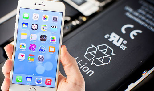 رسمياً - آبل تقبل إصلاح هواتف الآيفون ذات البطاريات المستبدلة سابقاً!