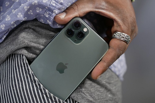 تجمع هواتف iPhone 11 Pro بيانات الموقع للمستخدمين دون علمهم