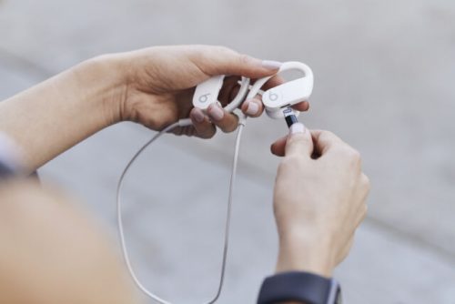 شحن سماعات Powerbeats