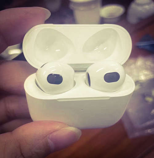 سماعات ابل AirPods 3 تظهر في صور مسربة جديدة مرة أخرى!