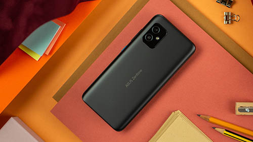 بعد صبر دام طويلاً - Asus Zenfone 8 يتلقى تحديد أندرويد 12