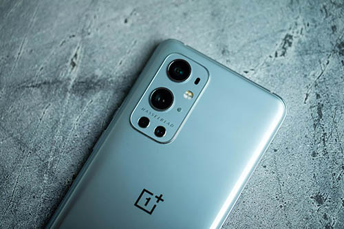 سلسلة OnePlus 9 تتلقى تحديث سريع لإصلاح الأخطاء التي واجهت المستخدمين على أندرويد 12!