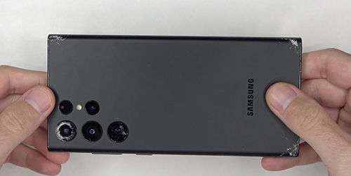 اشترِ جراب فوراً - هاتف Galaxy S22 Ultra يفشل بجدارة في اختبار السقوط!