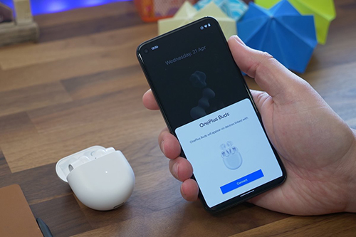 سيسمح أندرويد 13 بإقران سماعة الأذن مع عدد أكبر من الهواتف الذكية!