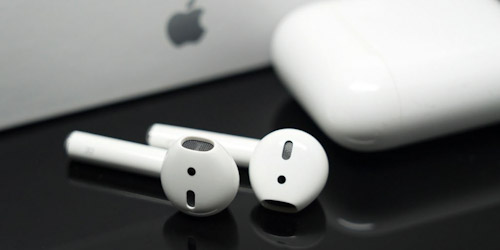 ابل قد تطلق سماعات AirPods رخيصة الثمن