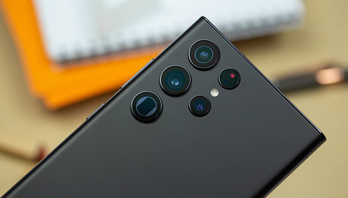 هل تأتي هواتف جالكسي S24 بكاميرا زوم جديدة؟